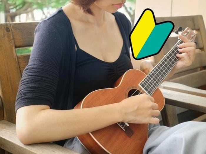 ウクレレのアイキャッチ画像。 ウクレレと若葉マーク。